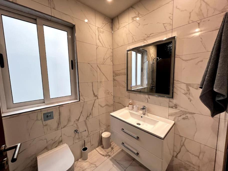 Viewline Seaview Modern 3 Bedroom Apartment 마르사실로크 외부 사진