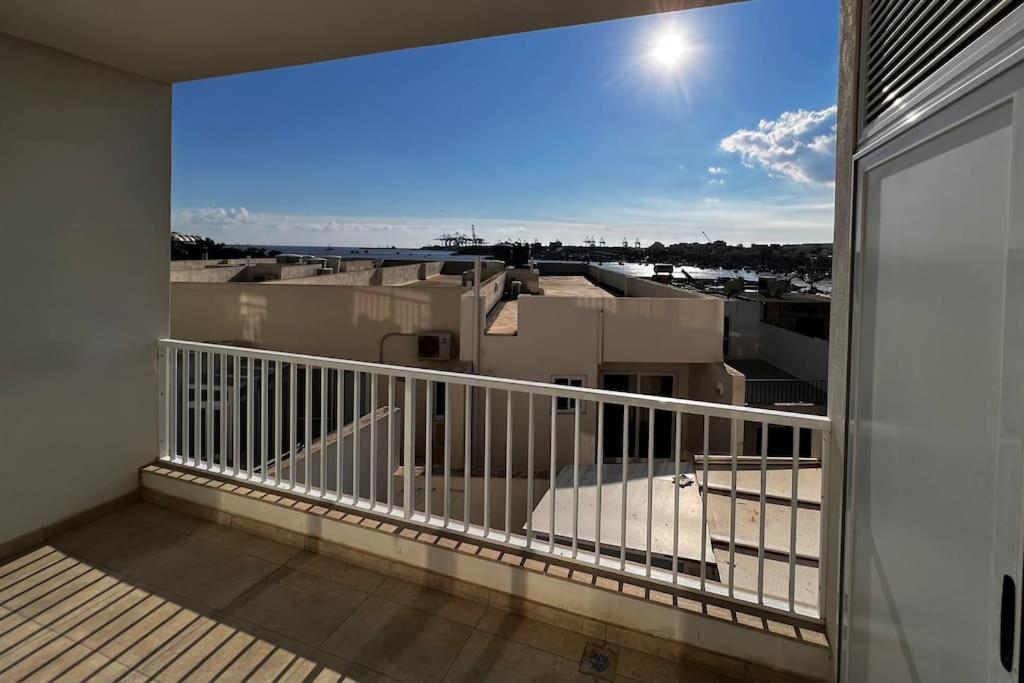 Viewline Seaview Modern 3 Bedroom Apartment 마르사실로크 외부 사진