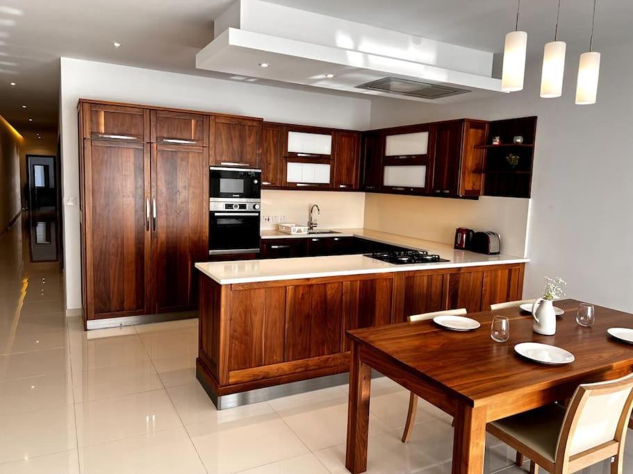 Viewline Seaview Modern 3 Bedroom Apartment 마르사실로크 외부 사진