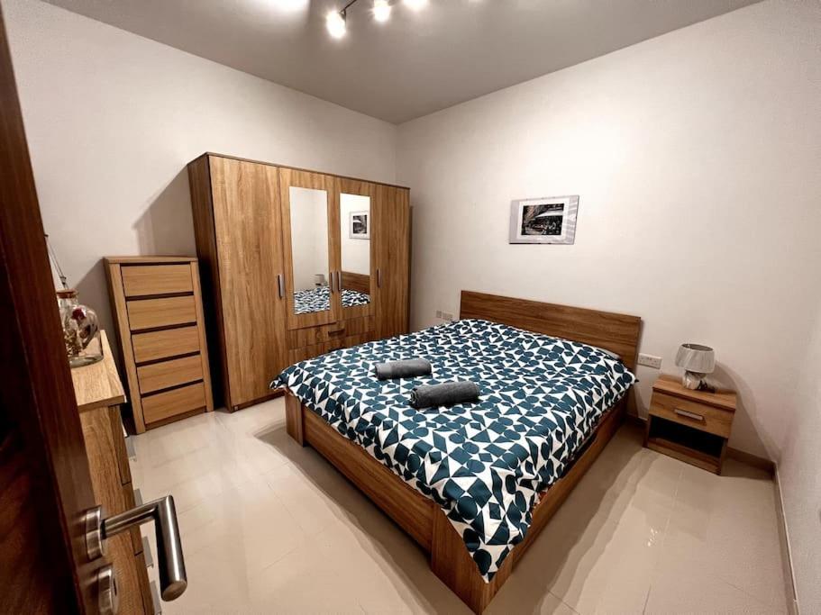 Viewline Seaview Modern 3 Bedroom Apartment 마르사실로크 외부 사진