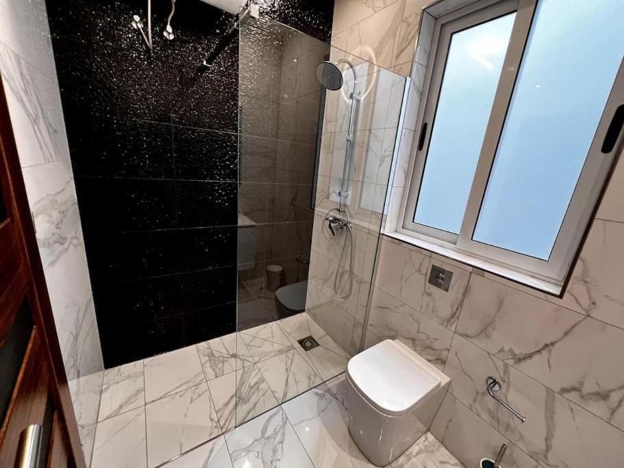 Viewline Seaview Modern 3 Bedroom Apartment 마르사실로크 외부 사진
