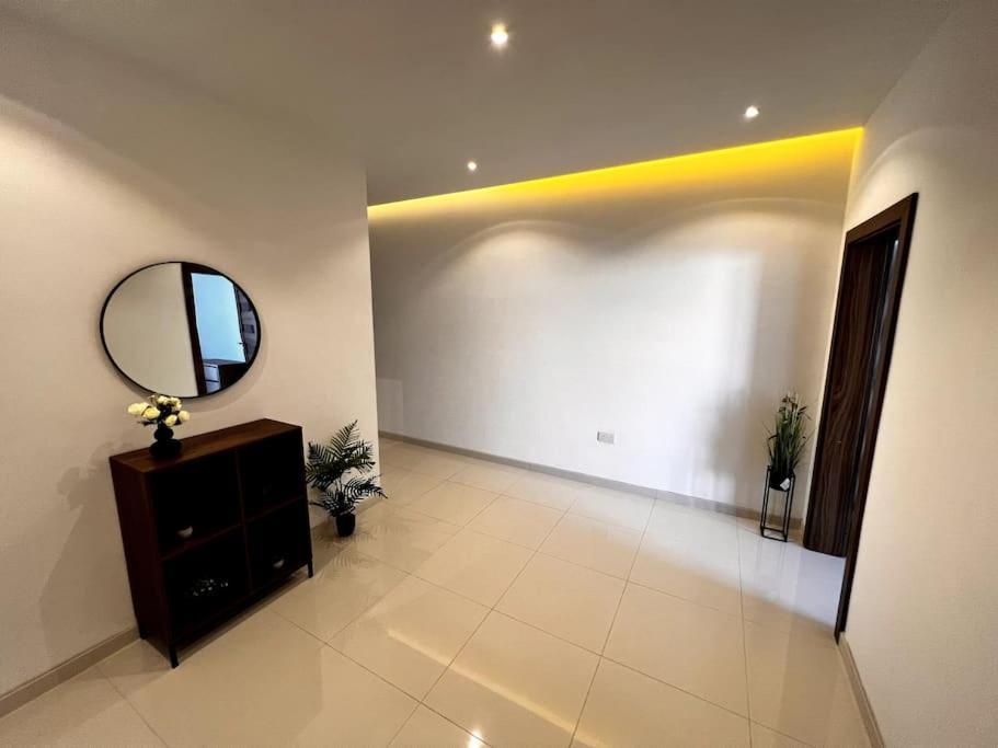 Viewline Seaview Modern 3 Bedroom Apartment 마르사실로크 외부 사진