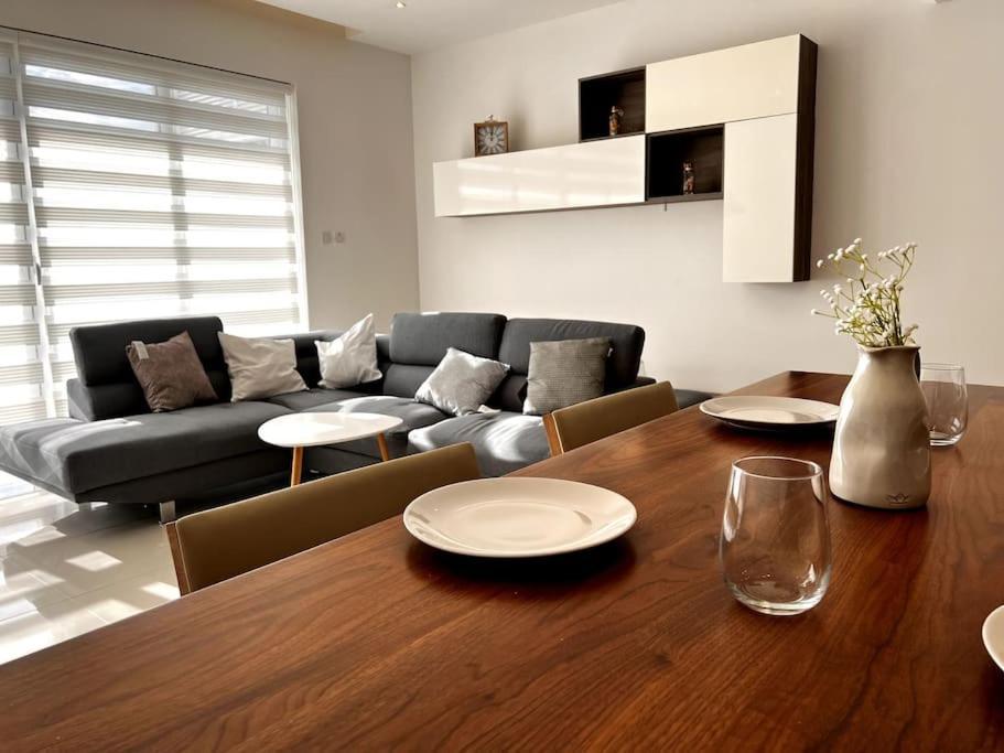 Viewline Seaview Modern 3 Bedroom Apartment 마르사실로크 외부 사진